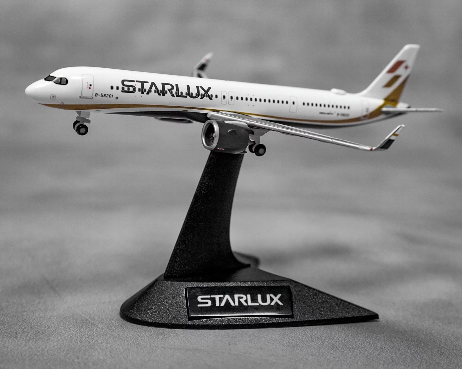 LGZ000007　STARLUX Airlines A321neo 1:500