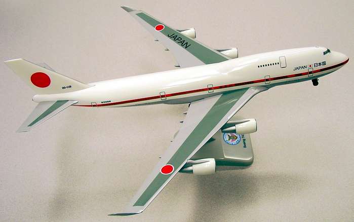 日本国政府専用機B747-400 1/200 ダイキャスト製-