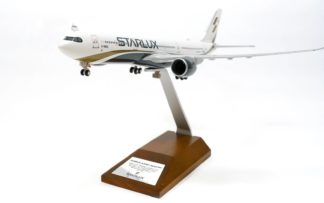JX001 STARLUX Airlines (EVER RISE) 航空会社オフィシャルモデル / スターラックス航空 A330-900neo B-58301 1:200 お取り寄せ