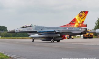 571678 Herpa オランダ空軍 F-16A 第322飛行隊 J-871 1:200