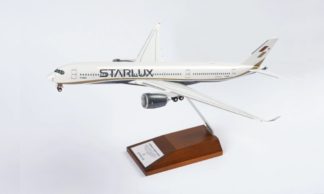 983551 STARLUX 航空会社オフィシャルモデル(EVERRISE)  STARLUX Airlines / スターラックス航空 A350-900 B-58501 組立式 1:200 お取り寄せ