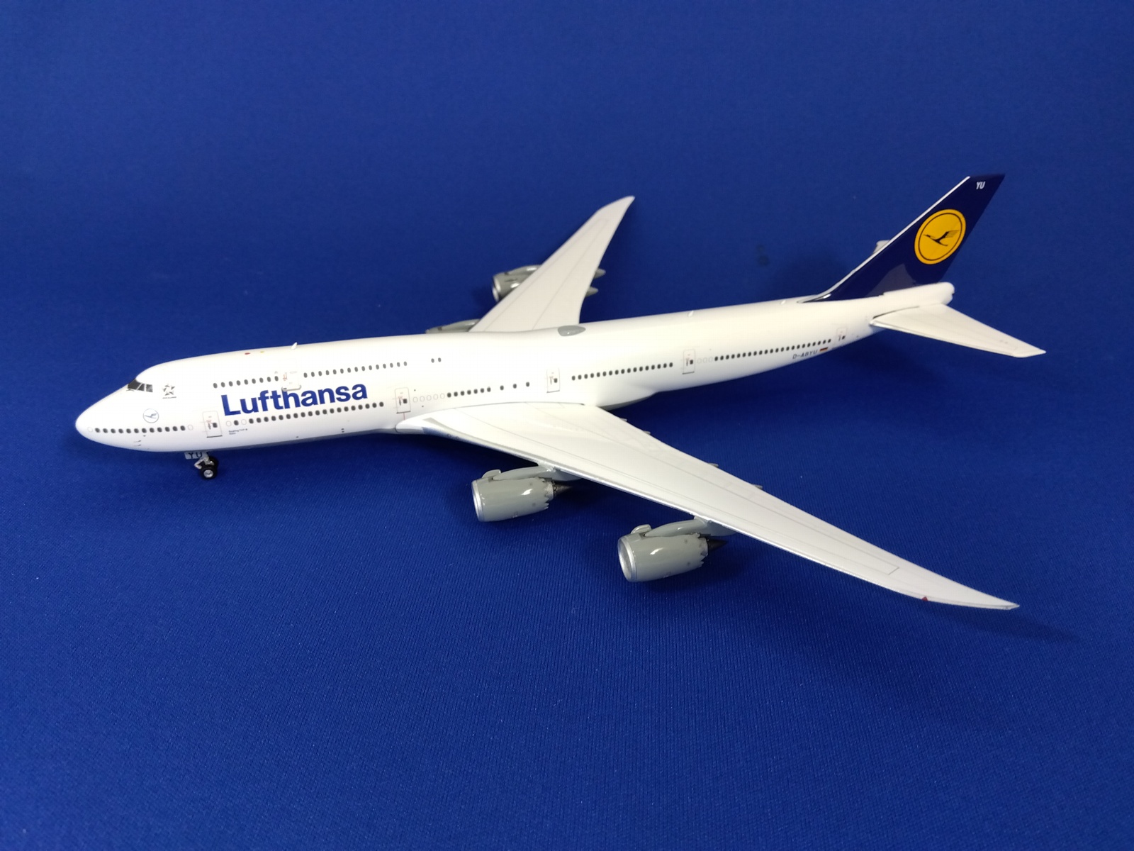 04529 Phoenix Lufthansa / ルフトハンザドイツ航空 Old color B747-8i D-ABYU 1:400　お取り寄せ