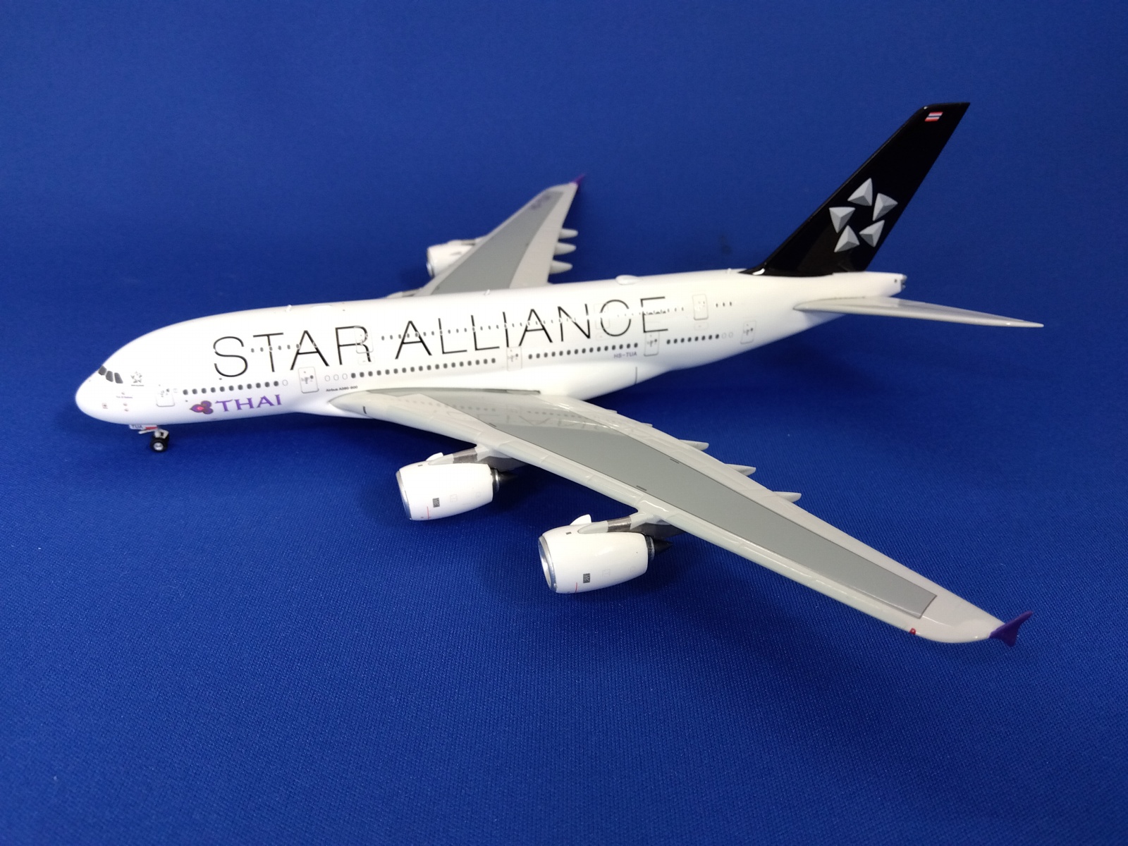 販売証明書付き 【匿名配送】飛行機模型 1/400 タイ国際航空 A350