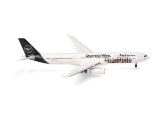 572774 Herpa Lufthansa / ルフトハンザドイツ航空 A330-300 D-AIKQ A330-300 ルフトハンザ航空 “Fanhansa - Diversity Wins” D-AIKQ 1:200 予約