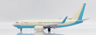 EW2737009A JC WING Korean Air / 大韓航空 B737-700BBJ HL8222 Flaps Down スタンド付 1:200 メーカー完売