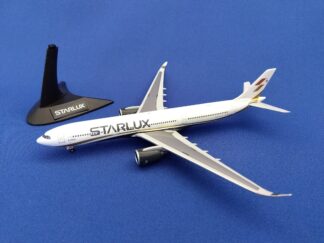 537179 Herpa CLUB MODELS STARLUX Airlines / スターラックス航空 A330-900neo B-58301 プラスチック製スタンド付 1:500 予約