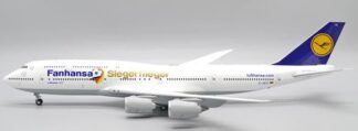 EW2748004 JC WING Lufthansa / ルフトハンザドイツ航空 Fanhansa Siegerflieger B747-8 D-ABYI スタンド付 1:200 メーカー完売