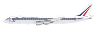 B872130 B-MODELS French Air Force / フランス空軍 DC-8-72 46130 1:200 スタンド付 予約