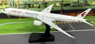AV4300 Aviation400 China Eastern Airlines / 中国東方航空 B777-300ER B-2025 1:400 予約