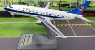 KJB732202 KJ MODELS CHINA SOUTHERN / 中国南方航空 B737-200 B-2502 1:200 スタンド付き 予約