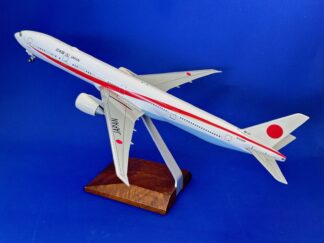 JAF20003 EVER RISE JASDF / 政府専用機 B777-300ER 1号機 80-1111 木製スタンド付 1:200 予約