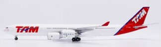 XX20682 JC WING TAM / タム/ラタム ブラジル A340-500 PT-MSL スタンド付 1:200 予約