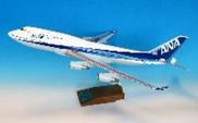 NH00128 全日空商事特注品 ANA All Nippon Airways / 全日空 B747-400  JA8958 ギアなし 木製台座プレート付 1:100 予約
