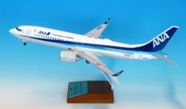 NH11020 全日空商事特注品 ANA All Nippon Airways / 全日空 B737-8  JA030A 組立式スナップフィットモデル 木製スタンド付き(台座は木製、アーム部はアルミ製) 1:100 予約