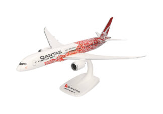 615044 Herpa SNAPFIT Qantas Airways / カンタス航空 B787-9 VH-ZND "Yam Dreaming" "Emily Kame Kngwarreye" 1:200 予約