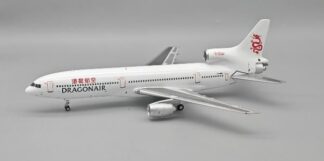 JFL1011020L JFOX Dragonair / 香港ドラゴン航空 L-1011-385-1 VR-HOK 1:200 スタンド付 予約